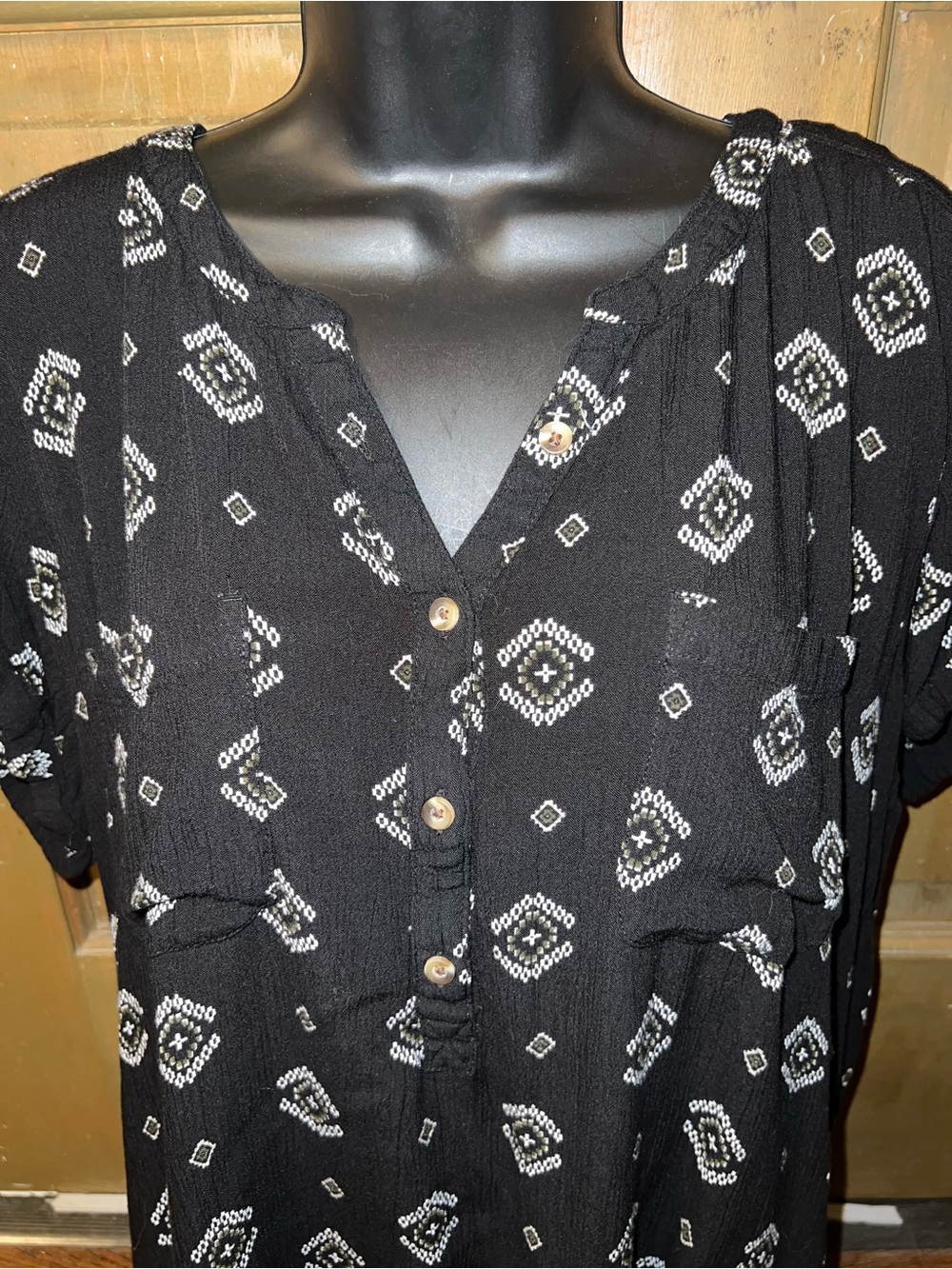Black Geometric Print Tunic Boho Casual Short Sleeve V-Neck Top Rayon Size L - Picture 2 of 6